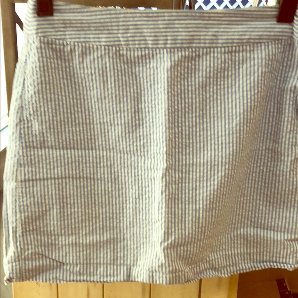Vineyard Vines seersucker skirt size 2